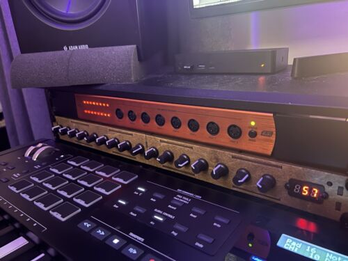 19" Rack Mount 16 knob USB MIDI and DIN MIDI Controller black