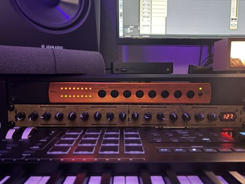 19" Rack Mount 16 knob USB MIDI and DIN MIDI Controller black