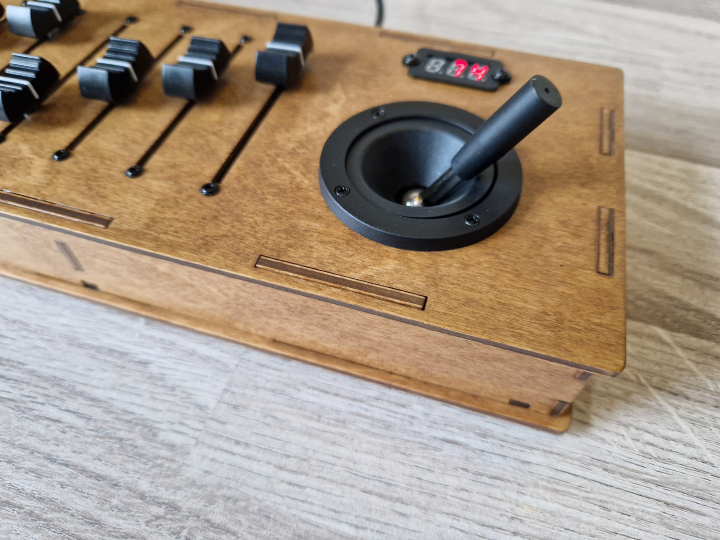 8 Fader joystick USB AND DIN MIDI controller