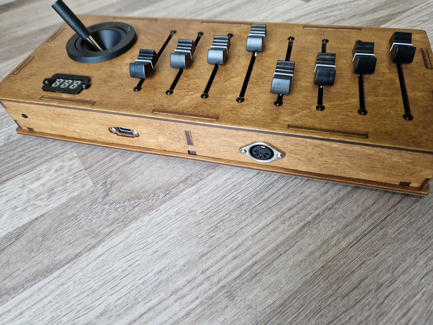 8 Fader joystick USB AND DIN MIDI controller
