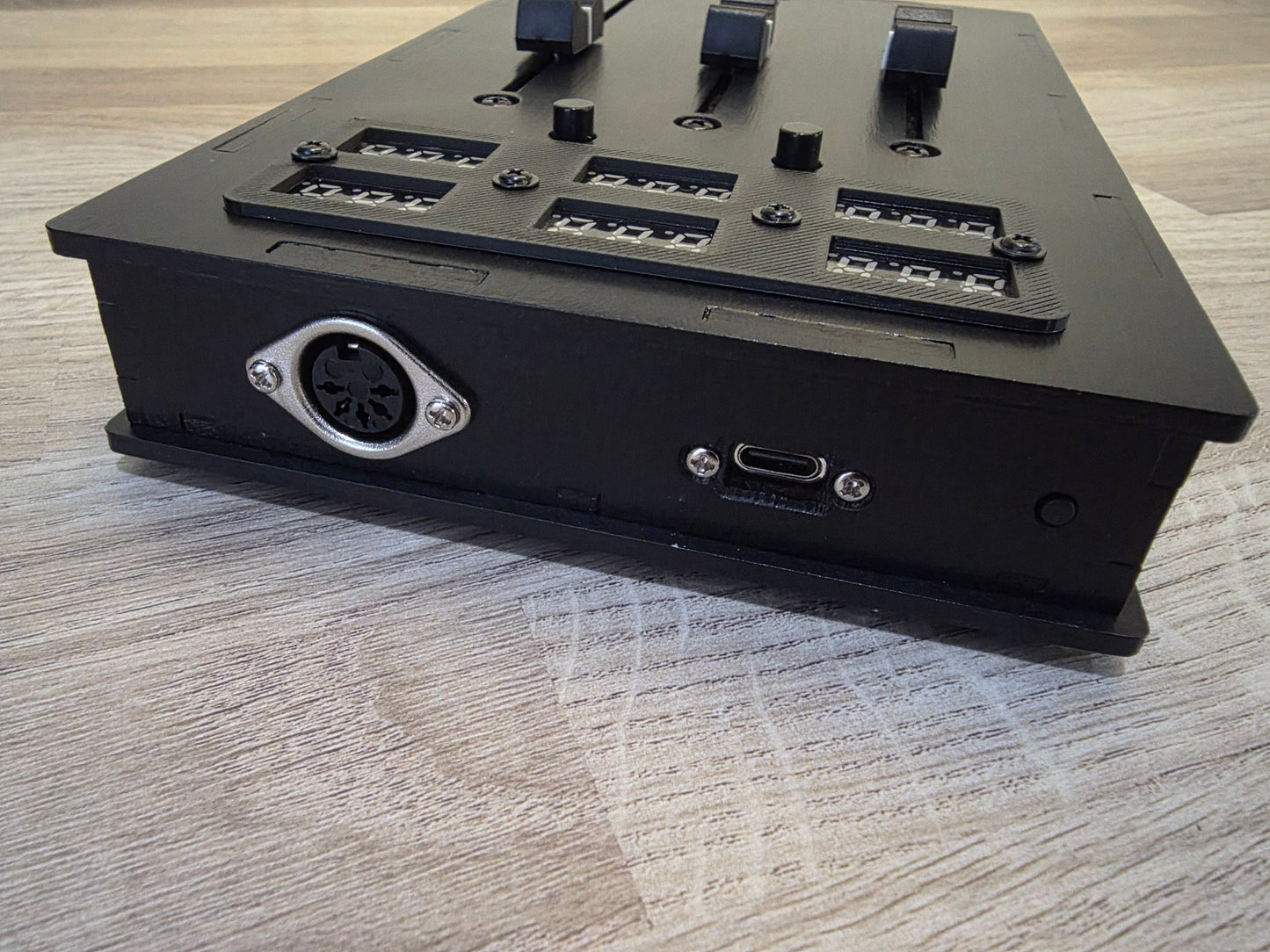 3 Fader 100mm with 6 LED displays