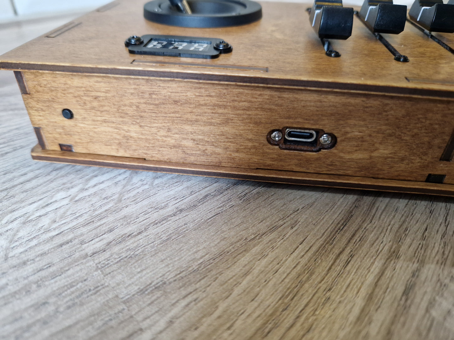 8 Fader  joystick USB AND DIN MIDI controller