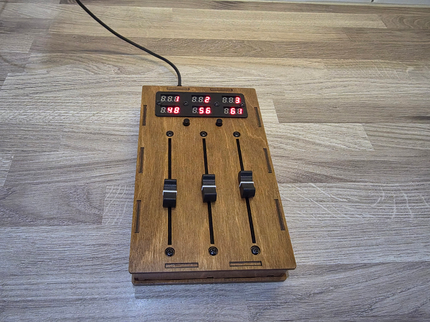 3 Fader 100mm with 6 LED displays