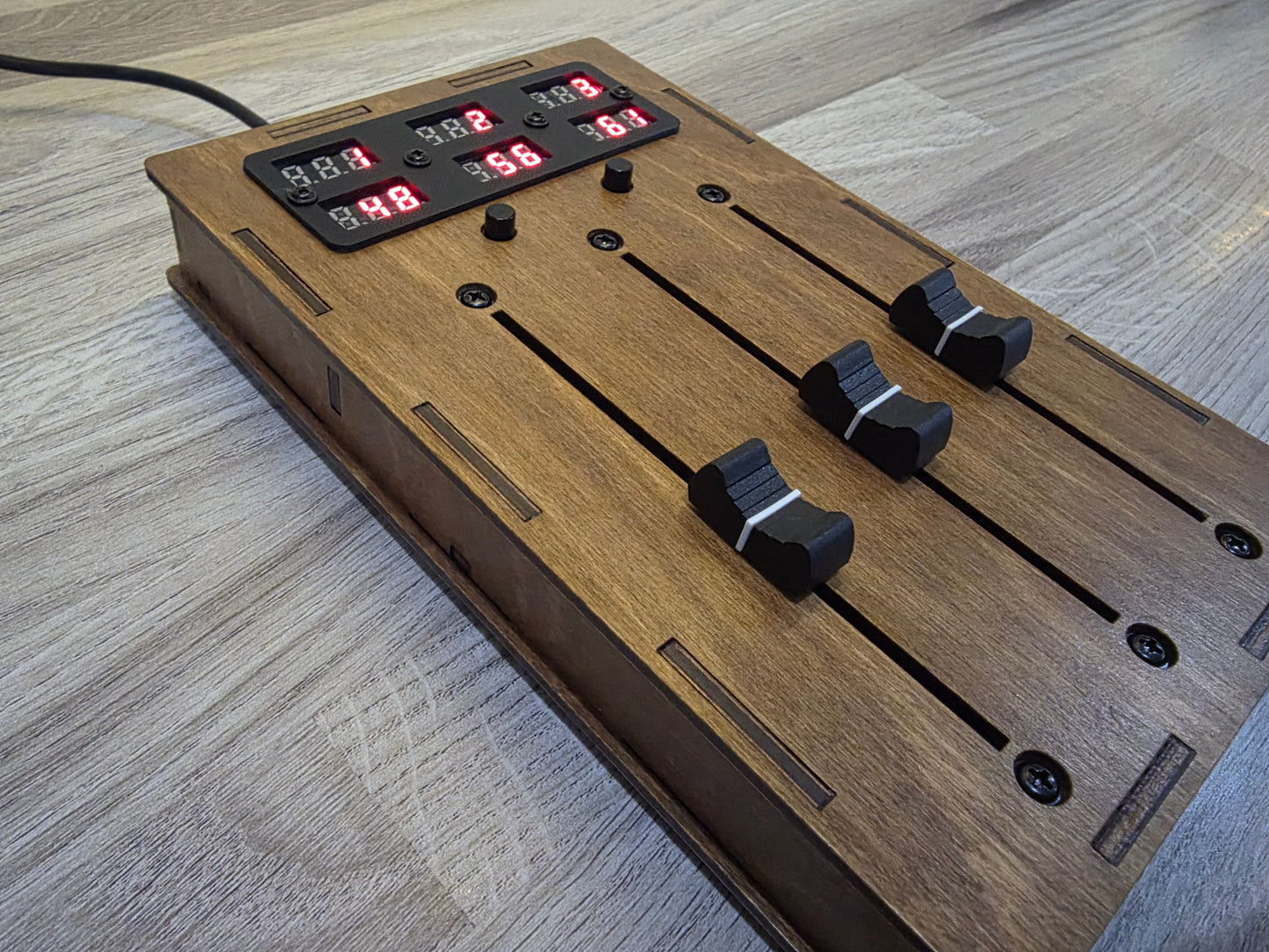 3 Fader 100mm with 6 LED displays