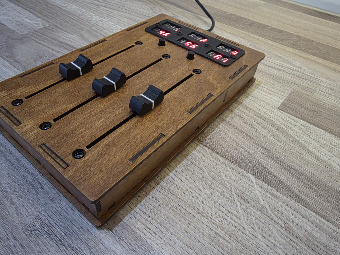 3 Fader 100mm with 6 LED displays