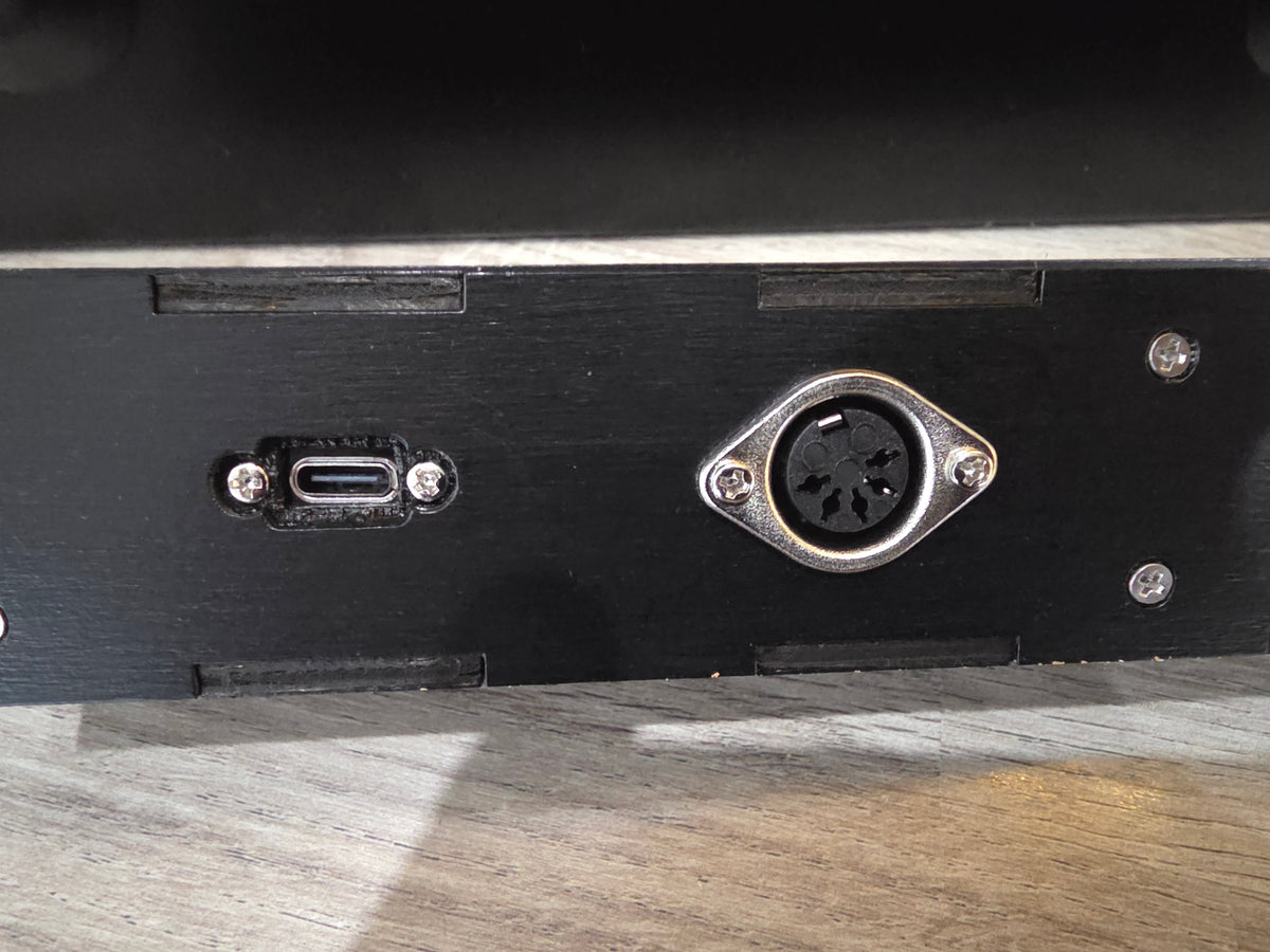 10.5" Rack Mount 7 knob USB MIDI and DIN MIDI Controller black